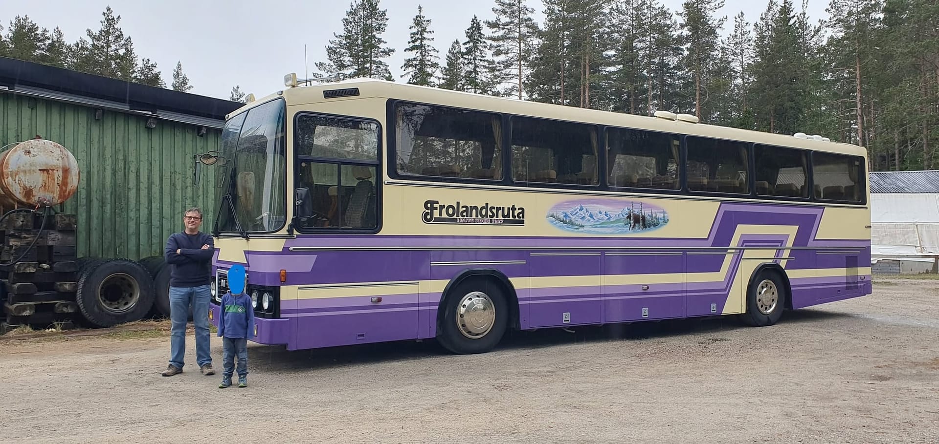Den samme MAN-bussen restaurert, med teksten I rute siden 1927
